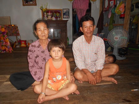 Xót xa cặp vợ chồng cùng khổ tới chết 